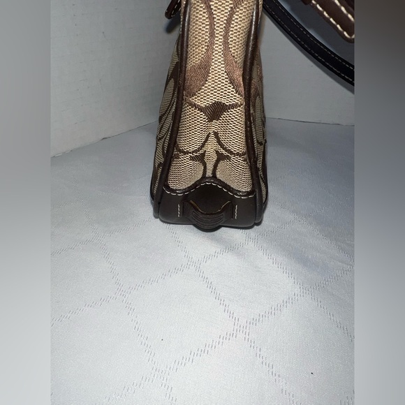 💥💥💥 Coach Vintage Y2K Brown Demi Monogram Shoulder Bag/ Baguette - Picture 4 of 11